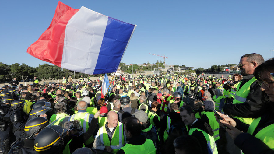 Γαλλία: Έγκριση «φαστ τρακ» των μέτρων για τα «κίτρινα γιλέκα» - Media