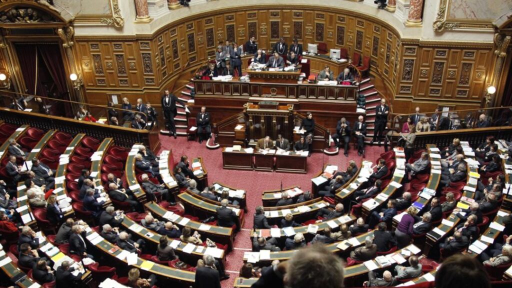Γαλλία: Η Γερουσία ενέκρινε την αναστολή του φόρου στα καύσιμα - Media