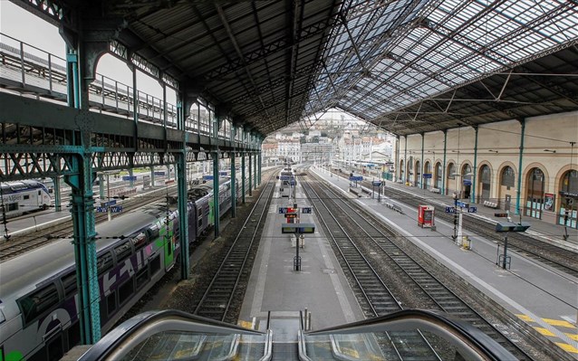Γαλλία: Πάνω από 2.000 θέσεις εργασίας θα περικόψει η δημόσια επιχείρηση σιδηροδρόμων το 2019 - Media