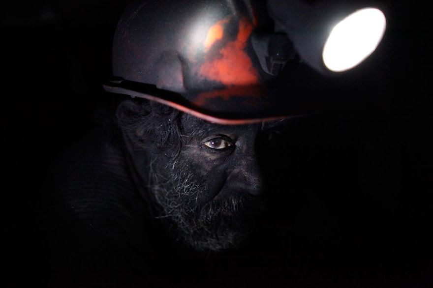 Θρίλερ στην Ινδία: 13 εργάτες εγκλωβίστηκαν σε ανθρακωρυχείο - «ποντικότρυπα» - Media