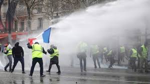 Επεισόδια στη Γαλλία: Νέες κινητοποιήσεις στα λύκεια - Δύο ελαφρά τραυματίες - Media