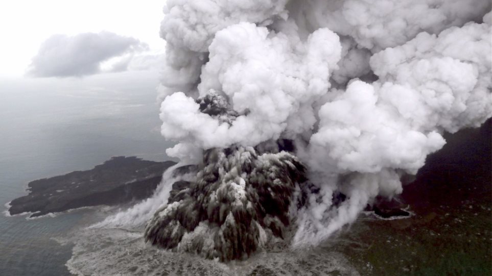 Αναδρομολογούνται όλες οι πτήσεις στην Ινδονησία λόγω της ηφαιστειακής τέφρας - Media