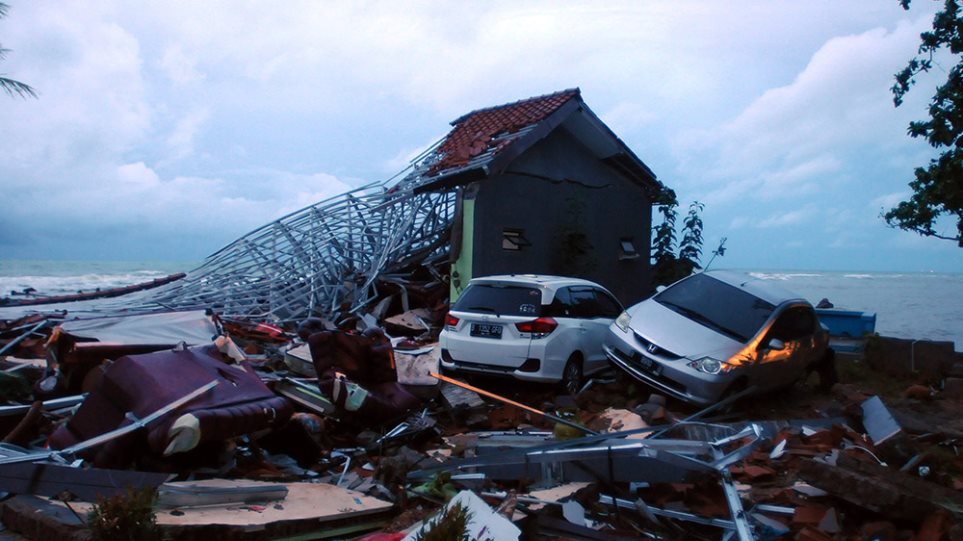 Ανείπωτη τραγωδία στην Ινδονησία – Στους 373 οι νεκροί, περισσότεροι από 1000 οι τραυματίες (Photos/video) - Media