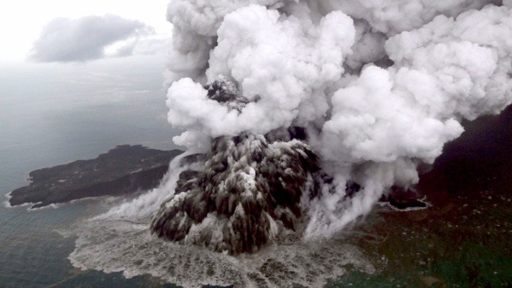 Μάχη με το χρόνο για τον εντοπισμό επιζώντων στην Ινδονησία - Media