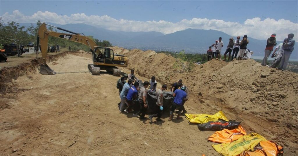 Ινδονησία: Σφαγή με στόχο εργαζόμενους στην Παπούα - 16 πτώματα εργατών ανέσυραν οι Αρχές - Media