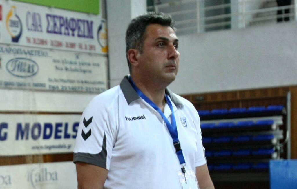 Πέθανε ο Θανάσης Καρακεχαγιάς - Media