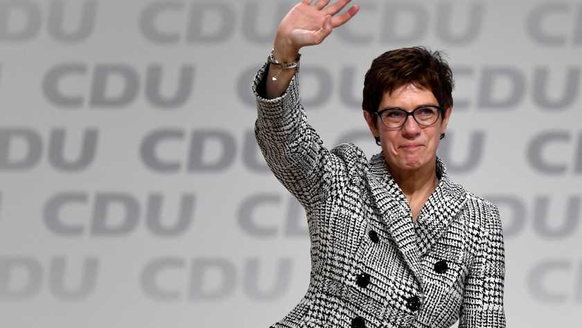Ήττα Σόιμπλε στις εκλογές του CDU: Νέα πρόεδρος η «μίνι Μέρκελ» - Media