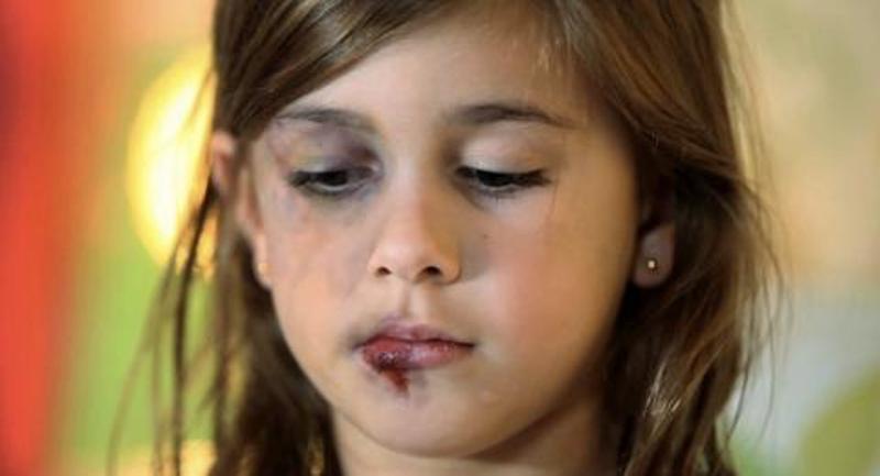 Παιδική κακοποίηση: Το 90% των περιπτώσεων δεν καταγγέλλεται – 9 στους 10 θύτες οι γονείς (Video) - Media