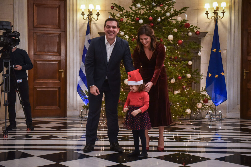 Εορταστική εκδήλωση και κάλαντα Πρωτοχρονιάς στο Μέγαρο Μαξίμου - Media