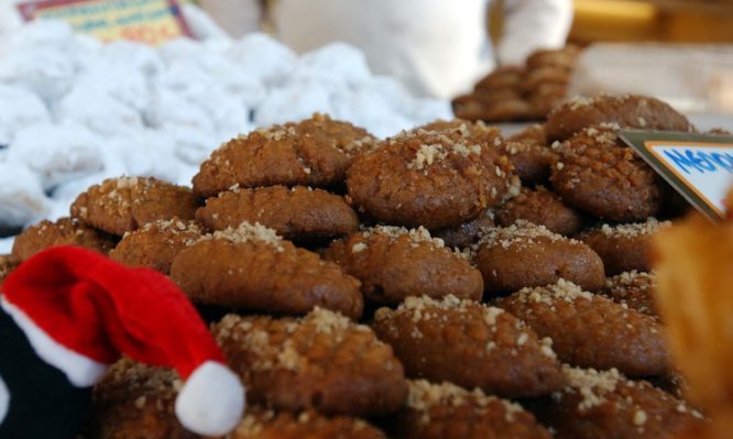 Πόσο παχαίνουν τα μελομακάρονα και οι κουραμπιέδες; - Media