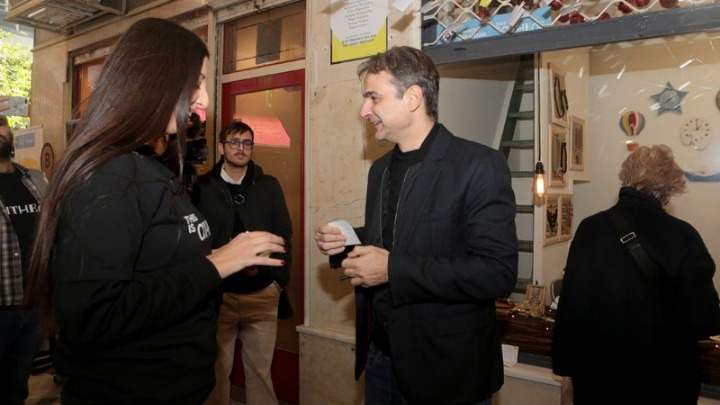 Στη Στοά των Εμπόρων ο Κυριάκος Μητσοτάκης - Media