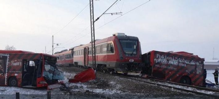 Σερβία: Σύγκρουση τρένου με λεωφορείο στη Νις - Πέντε νεκροί - Media