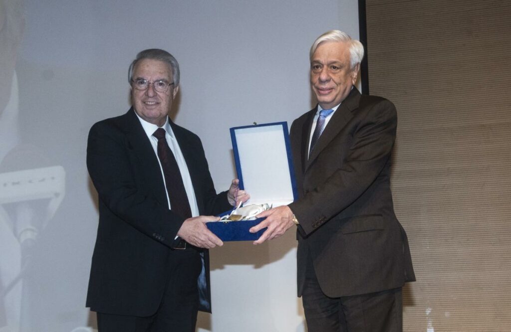 o_proedros_tis_dimokratias_kyrios_prokopios_paylopoylos_epididei_to_vraveio_ston_k._g._mpampinioti