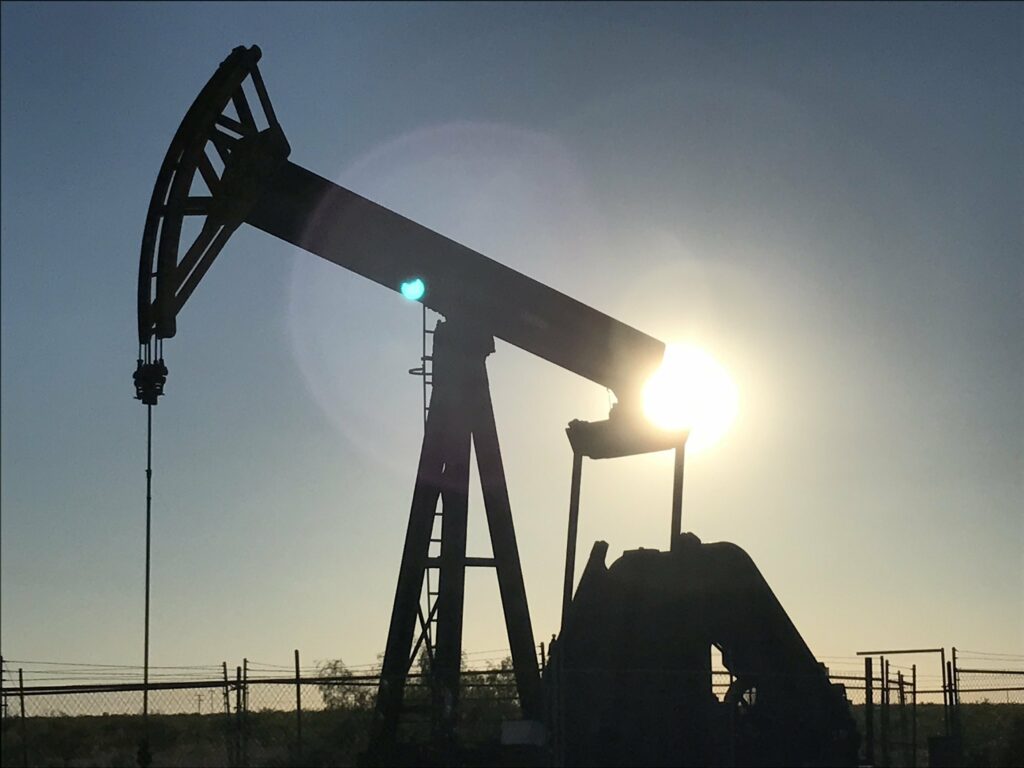 Πέφτει-πέφτει το πετρέλαιο: Σε χαμηλό 15μήνου η τιμή του μαύρου χρυσού - Media