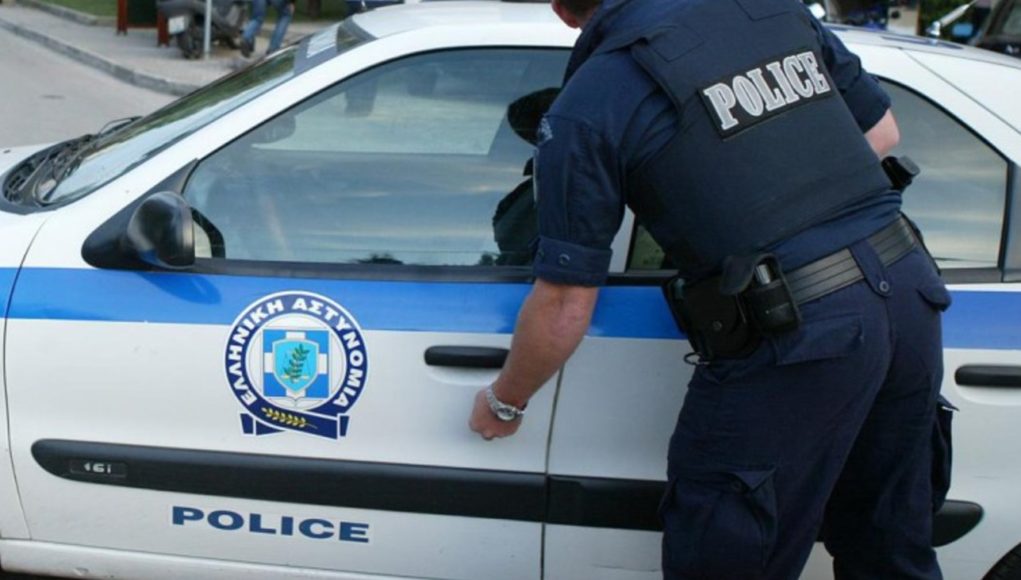 Ένα αυτοκίνητό - κανονική αποθήκη κοκαΐνης - Media