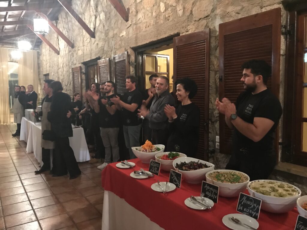 «ΟΙ ΦΙΛΟΙ ΤΗΣ ΤΗΝΟΥ» & τα «TINOS FOOD PATHS» σε μια εξαιρετική βραδιά συνεργασίας για καλό σκοπό (Photos) - Media