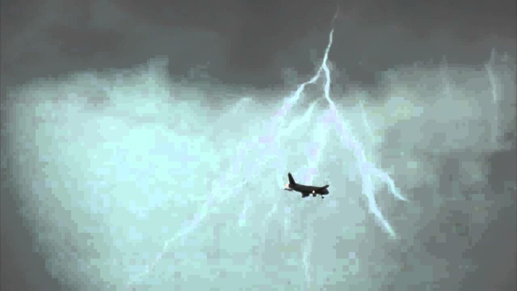 Κεραυνός χτυπά μαχητικό αεροπλάνο - Η απίστευτη αντίδραση του πιλότου (Video) - Media