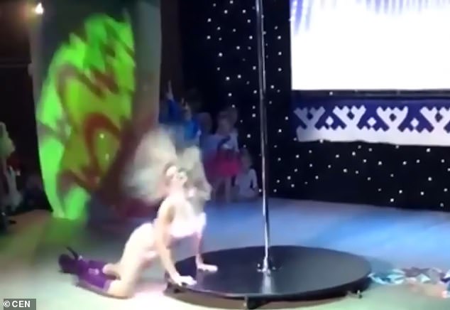 Pole dancer χόρεψε αισθησιακά σε παιδικό διαγωνισμό ταλέντου και οι γονείς έφριξαν (Video)  - Media