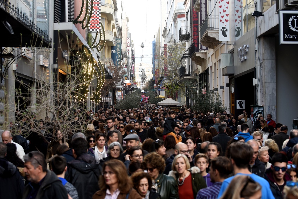 Επτά στους δέκα Ελληνες πιστεύουν ότι η χώρα δεν έχει βγει από την ύφεση - Media