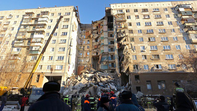 Πρωτοχρονιάτικος τρόμος: Έκρηξη και μερική κατάρρευση πολυκατοικίας στη Ρωσία (Video) - Media
