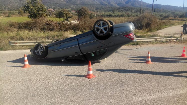 Τροχαίο στην Εθνική Οδό Αντιρρίου – Ιωαννίνων: Ανετράπη ταξί – Είχαν εγκλωβιστή οι επιβάτες (Photos) - Media