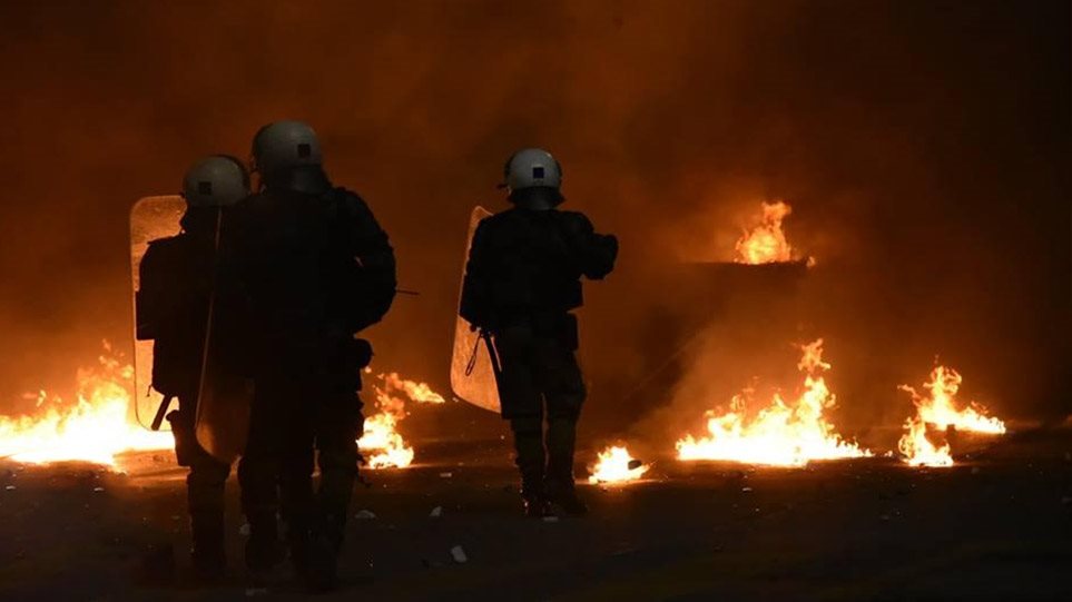 Στις φλόγες εργοτάξιο του μετρό στη Θεσσαλονίκη - Media