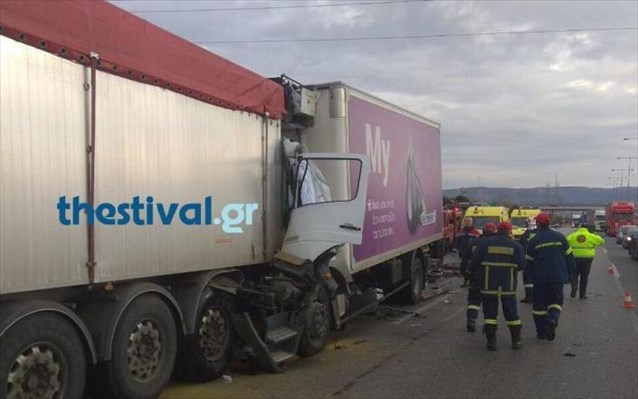 Θεσσαλονίκη: Ένας νεκρός από σύγκρουση τριών φορτηγών (photos) - Media