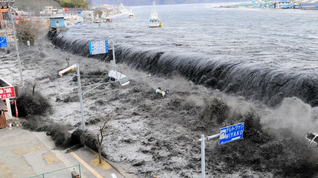 Ευθύμιος Λέκκας: Το πιο αιφνίδιο τσουνάμι - Είχε ύψος 3 μέτρα  - Media