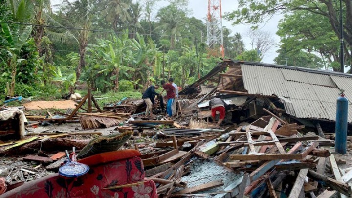 Εικόνες βιβλικής καταστροφής στην Ινδονησία - Τουλάχιστον 222 νεκροί κι εκατοντάδες τραυματίες (Photos/Video) - Media