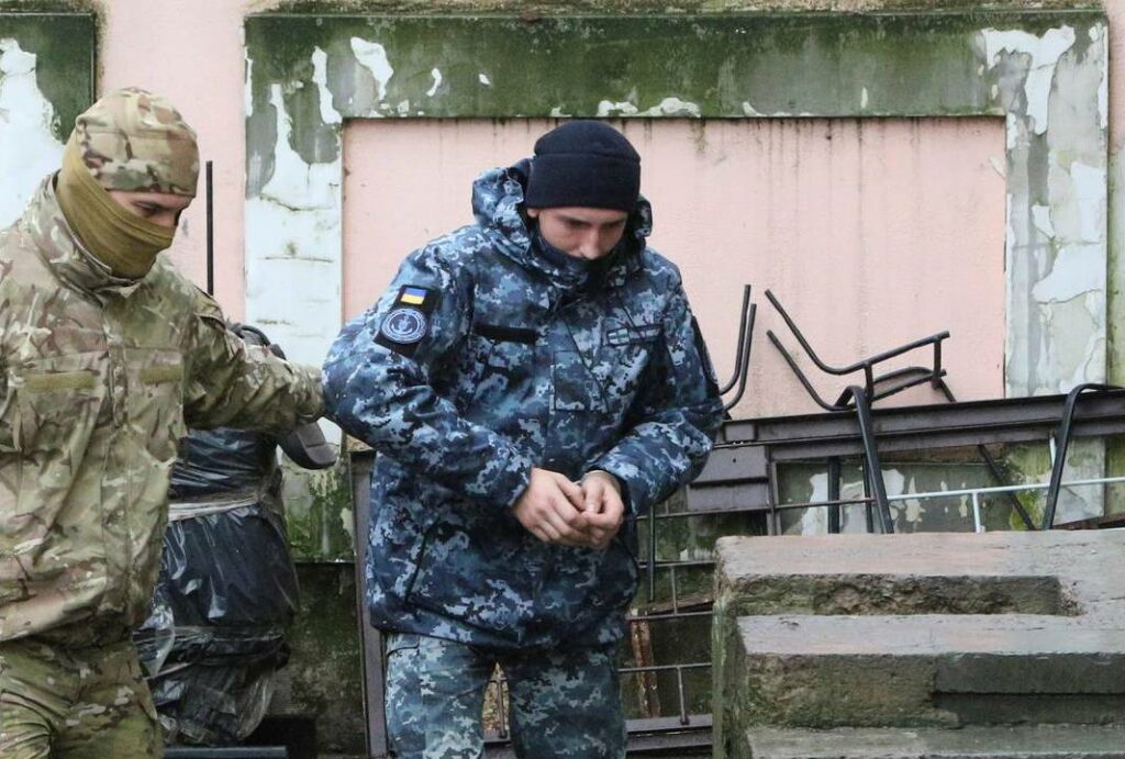 «Είμαστε αιχμάλωτοι πολέμου»: Τι δηλώνουν οι κρατούμενοι Ουκρανοί ναύτες - Media