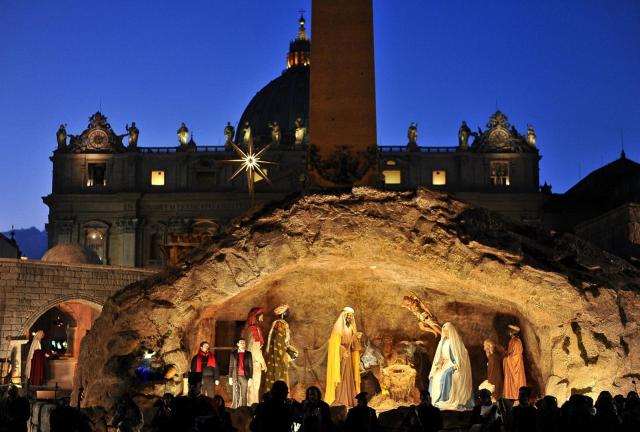 Μια φάτνη από 720 τόνους άμμου στην πλατεία του Αγίου Πέτρου - Media