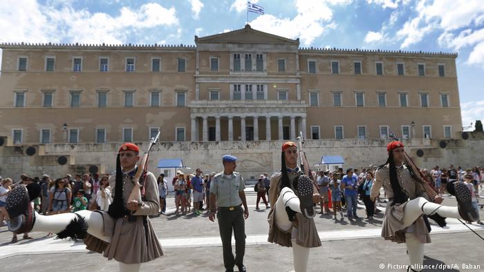 Γερμανόφωνος Τύπος: «Στην Ελλάδα επιβίωσε το παλιό σύστημα» - Media