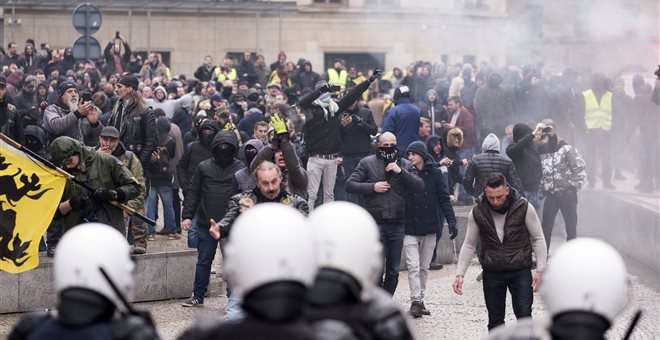 Βρυξέλλες: Επεισόδια από ακροδεξιούς στην πορεία κατά της μετανάστευσης – 50 προσαγωγές - Media