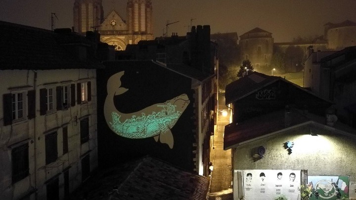 «Μαγική» τοιχογραφία φάλαινας στη Βαρκελώνη - Media