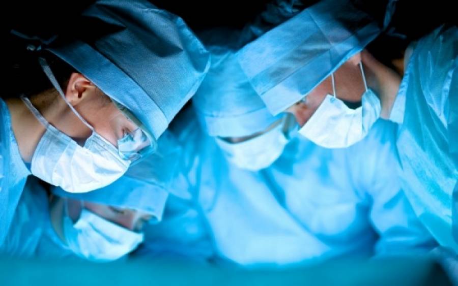 Ανδροκρατούμενη η Χειρουργική - Στην ορθοπεδική χειρουργική οι περισσότερες διακρίσεις κατά γυναικών - Media