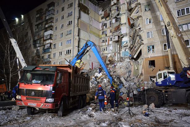 Ρωσία: Η συγκλονιστική στιγμή που βρέφος εντοπίζεται ζωντανό στα ερείπια της πολυκατοικίας που κατέρρευσε! (Video) - Media