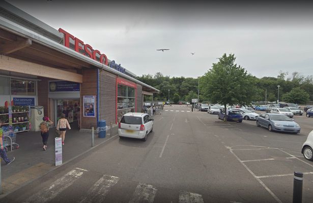 Τον μαχαίρωσε μέχρι θανάτου έξω από σούπερ μάρκετ γιατί τον... στραβοκοίταξε (Photo) - Media