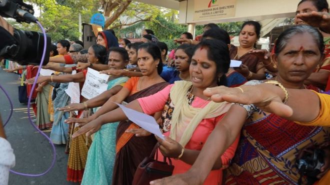 Ανθρώπινη αλυσίδα στην Ινδία: Γυναίκες ζητούν να σεβαστούν τα δικαιώματά τους (Photos) - Media