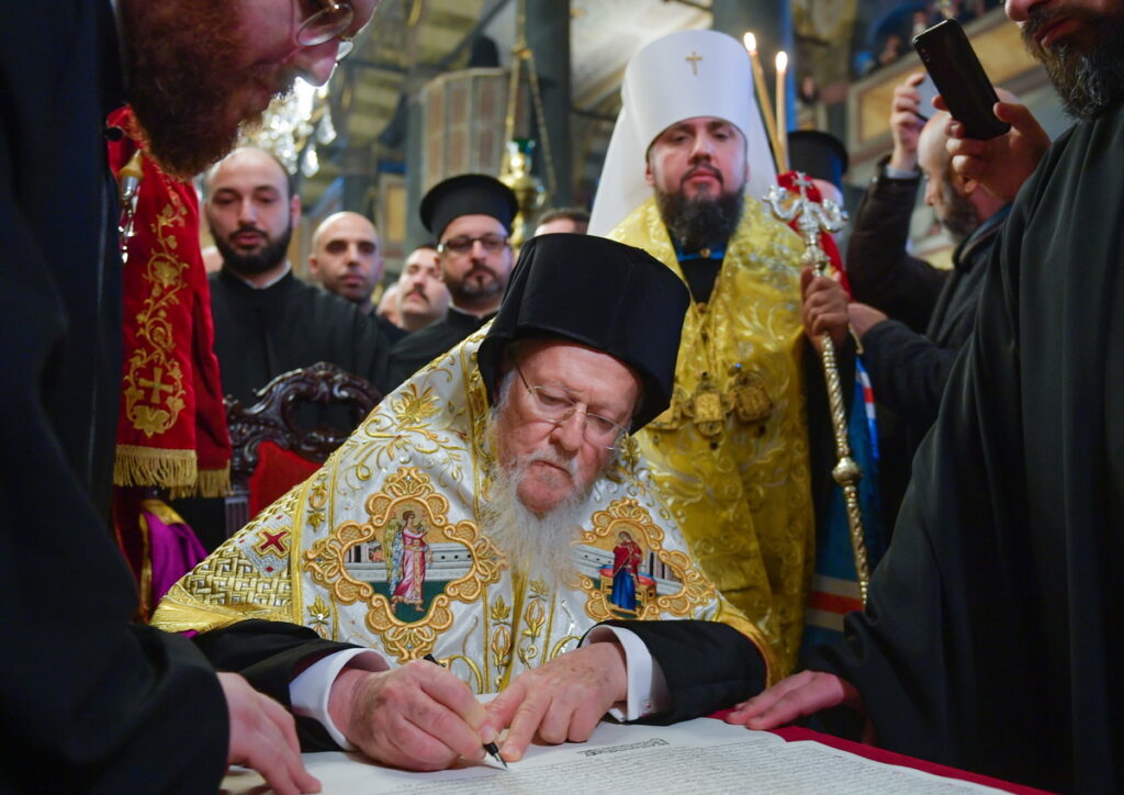 Πατριαρχείο: Υπέγραψε ο Βαρθολομαίος την αυτοκεφαλία της Ουκρανικής Εκκλησίας – Παρών ο Ποροσένκο - Media