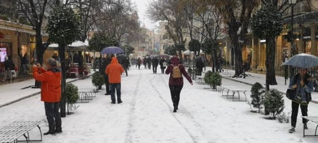 Σάλος στην Κολομβία: Τουρίστας τραβάει με λουρί σκύλου την σύντροφό του στον δρόμο (Photos-Video) - Media