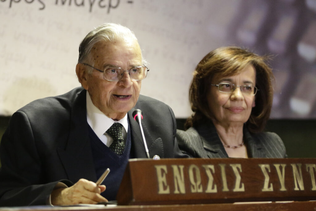 Πέθανε ο ιστορικός και συγγραφέας Σαράντος Καργάκος - Media