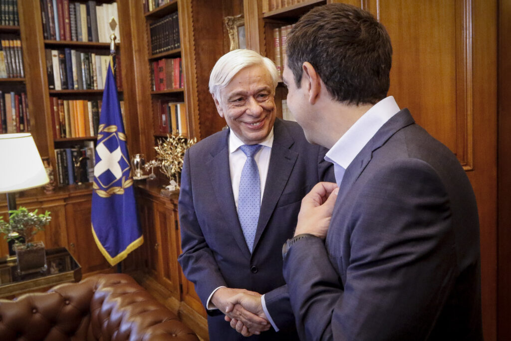 Ανοιχτό το ενδεχόμενο συνάντησης Τσίπρα - Παυλόπουλου στο Προεδρικό - Media