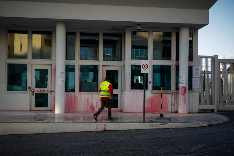 Επίθεση του Ρουβίκωνα με μπογιές στην πρεσβεία των ΗΠΑ - Δύο συλλήψεις (Photos) - Media