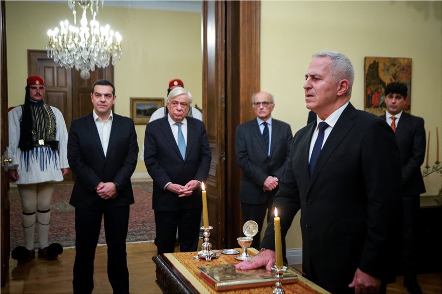Ορκίστηκε ο νέος υπουργός Άμυνας, Ευάγγελος Αποστολάκης - Media