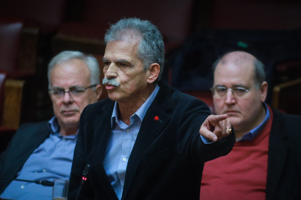 Η απίστευτη αντίδραση βουλευτών του ΣΥΡΙΖΑ την ώρα της απάντησης Δανέλλη στον Μητσοτάκη (Photo) - Media