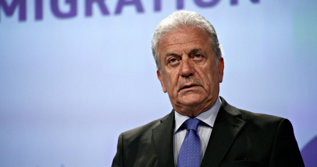 Αβραμόπουλος: «Προσωρινές συμφωνίες» μεταξύ κρατών – μελών για την υποδοχή μεταναστών - Media