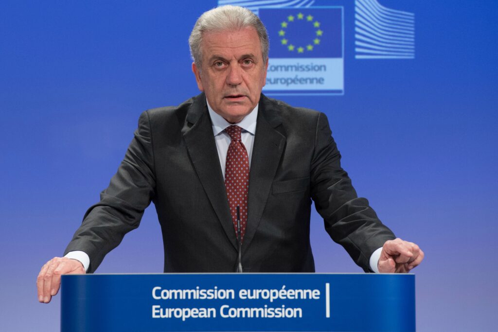 Αβραμόπουλος: Η σημαντική μείωση των αιτήσεων ασύλου στην ΕΕ είναι αποτέλεσμα των κοινών προσπαθειών της ΕΕ - Media