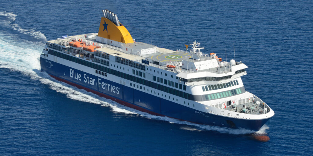 Αυτό ήταν το πρώτο πλοίο που μπήκε στον Πειραιά το 2019 - Media