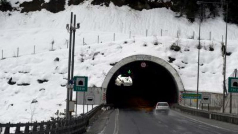 Ουρές χιλιομέτρων στον χιονιά στην Εγνατία Οδό (Video) - Media