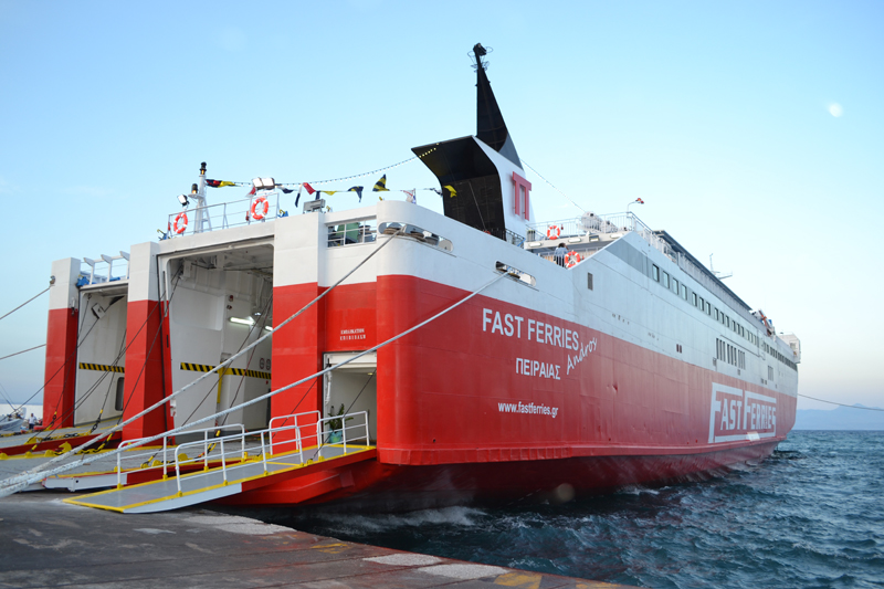 Μηχανική βλάβη στο Fast Ferries Andros - Επιστρέφει στη Ραφήνα - Media